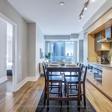 Downtown Suites With Free Parking Toronto Eksteriør billede
